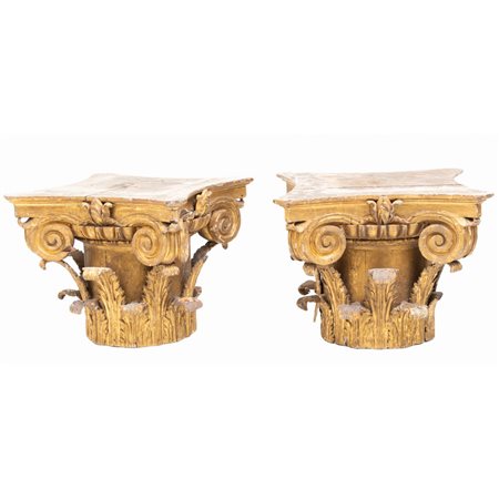 COPPIA CAPITELLI in legno scolpito, doratura in oro zecchino