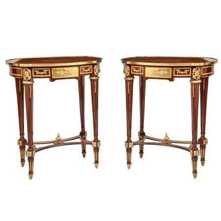 COPPIA TAVOLINI di forma ovale in legno di mogano