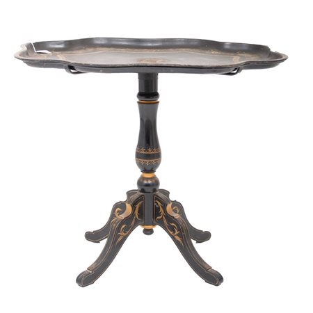 TAVOLINO di gusto eclettico con piede in legno decorato