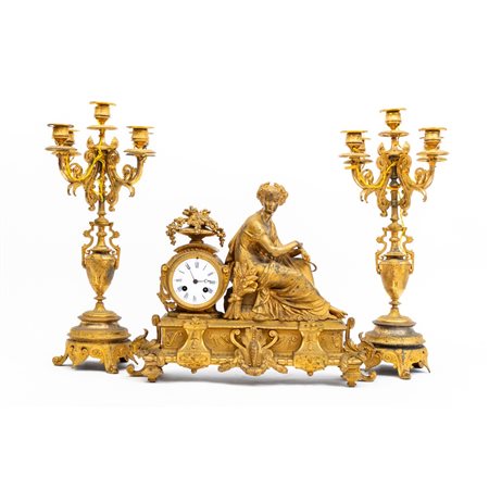 TRITTICO composto da orologio e due candelabri