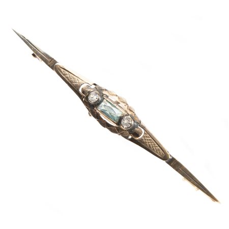 SPILLA in oro 9 KT e zaffiri bianchi (g. 2,00).