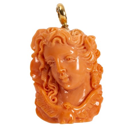 PENDENTE in corallo raffigurante "Mezzobusto femminile"