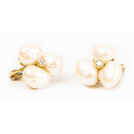 ORECCHINI in oro 18 KT con  brillanti e perle