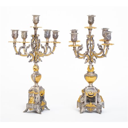 COPPIA DI CANDELABRI in metallo argentato