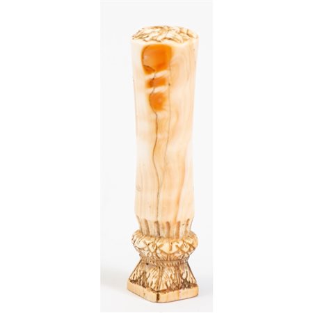 MANIFATTURA ITALIANA DEL XIX SECOLO, Sigillo in corallo rosa