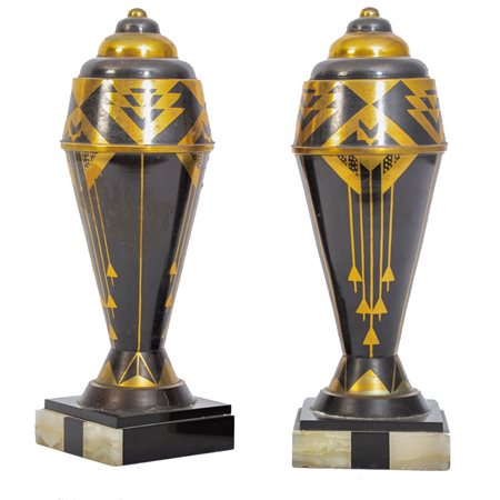 DUE SOPRAMMOBILI CON BASE