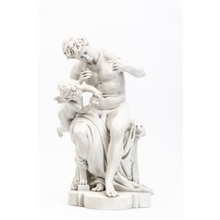 SCULTURA in biscuit raffigurante "Figura mitologica"