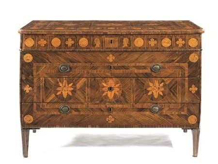 Coppia di cassettoni, Lombardia, inizi sec. XIX, in noce e radica di noce...