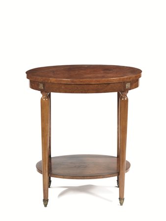 Comodino, metà sec. XIX, in noce, fronte a quattro cassetti, piedi a...