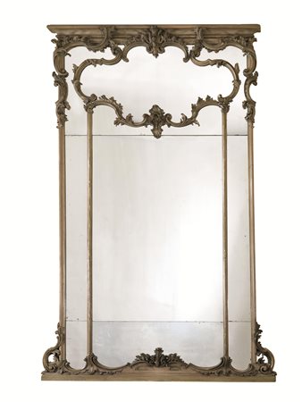 Grande specchiera, in stile piemontese del Settecento, in legno intagliato a...