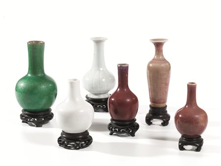 Sei vasetti, Cina sec. XIX, in porcellana invetriata di colori vari, tre...