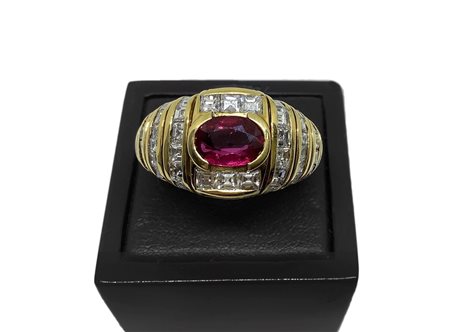 Carità, Gianni - Anello con pietra centrale rubino siam
