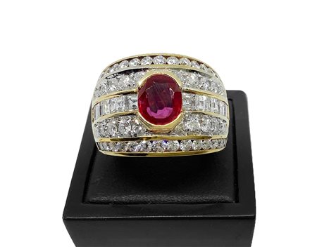 Anello con pietra centrale rubino siam
