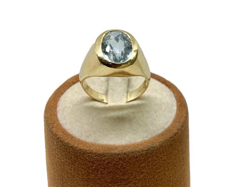 Anello in oro e acquamarina