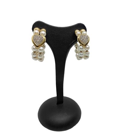 Orecchini a cerchio con decoro a forma di cuore