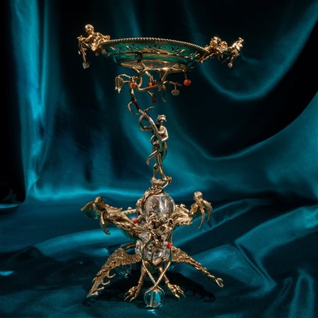 Alzata in cristallo, argento dorato e coralli, manifattura nordeuropea della fine del XIX secolo
