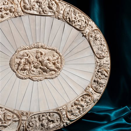Grande piatto ovale in avorio, Germania prima metà del XIX secolo