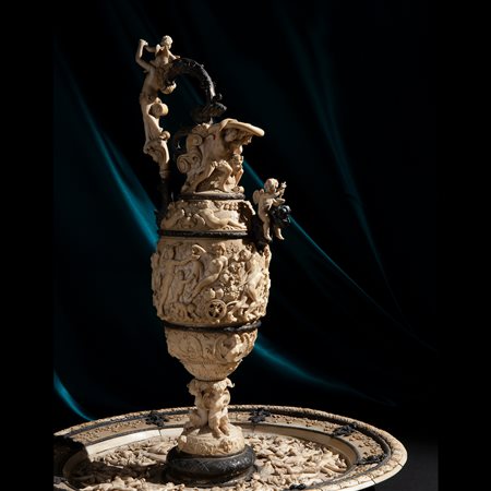 Importante piatto e versatoio avorio, Germania prima metà del XIX secolo