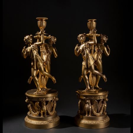 Pierre - Philippe Thomire (Parigi 1751 - 1843), Coppia di eleganti candelieri in bronzo dorato