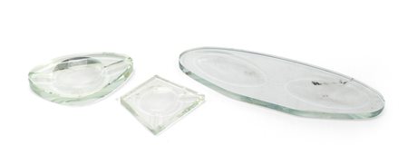 UN PORTA SAPONE E DUE PORTACENERI IN VETRO