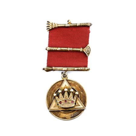 Distintivo con coccarda e spilla della Israel R.A. Chapter n° 634 in argento dorato