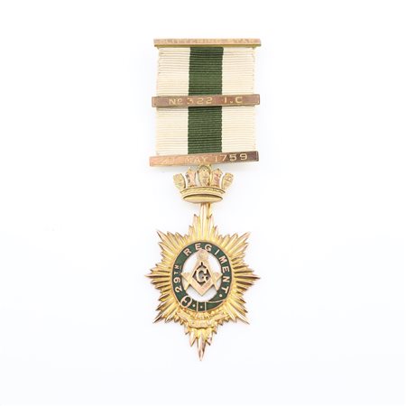 Distintivo con coccarda e spilla del 29th Regiment of foot n° 322 I.C. in oro 9 kt e smalti