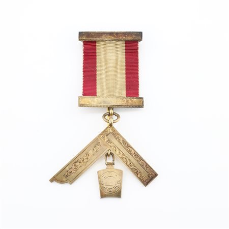 Distintivo con coccarda e spilla di Simon De Montford Lodge n° 194 in argento dorato