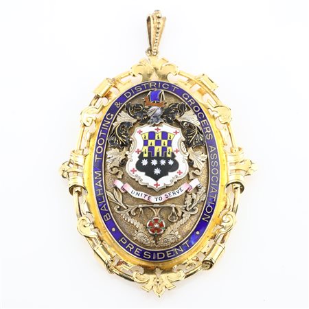 Grande pendente ovale in argento dorato e smalti del President of Balham Tooting & District Grocers Association