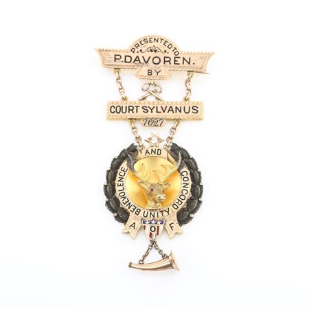Distintivo pendente del Court Sylvanus n° 7627 in oro a basso titolo e smalti con brillante