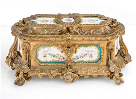 Scrigno in bronzo dorato e porcellana, Tahan, Parigi, fine del XIX secolo