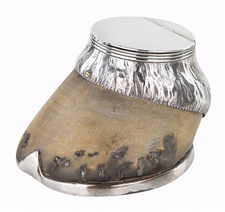 Calamaio con zoccolo di cavallo montato in argento, Londra 1908, argentiere R.P.