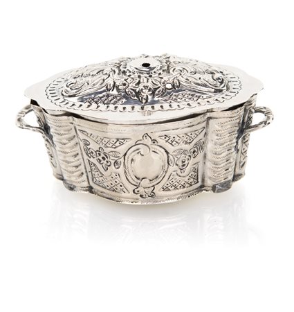 Scatola in argento con coperchio, XIX secolo