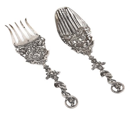 Due antiche posate da portata in argento