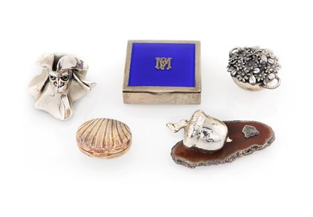 Lotto composto da 5 piccoli oggetti in argento a diverso titolo