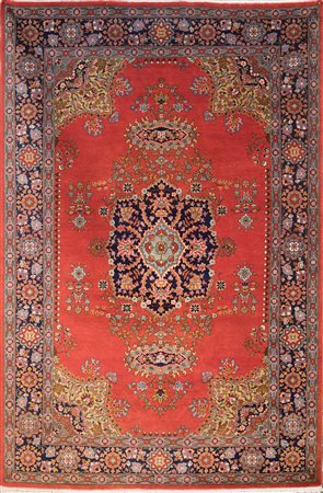 Tappeto fondo rosso corallo con rosone centrale