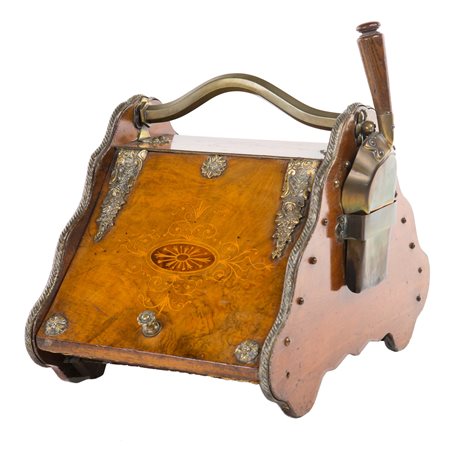 Piccolo porta carbone in radica di noce con intarsi, Inghilterra, seconda metà del XIX secolo