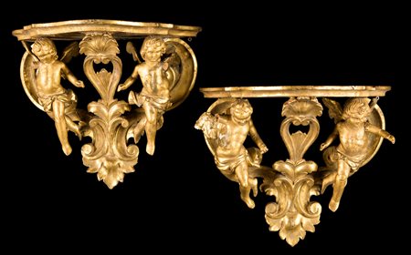 Coppia di mensole a goccia in legno intagliato e dorato, XIX secolo