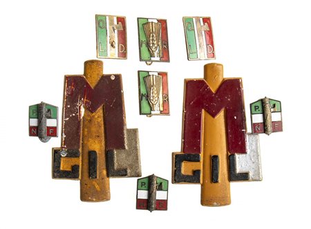 ITALIA, REGNO - LOTTO DI FREGI E DISTINTIVI DEL PNF E ORGANIZZAZIONI FASCISTE VARIE