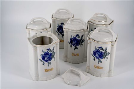 Lotto di sei contenitori da cucina con coperchio