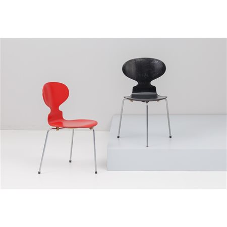 ARNE JACOBSEN, Coppia sedie modello ‘Ant Chair’