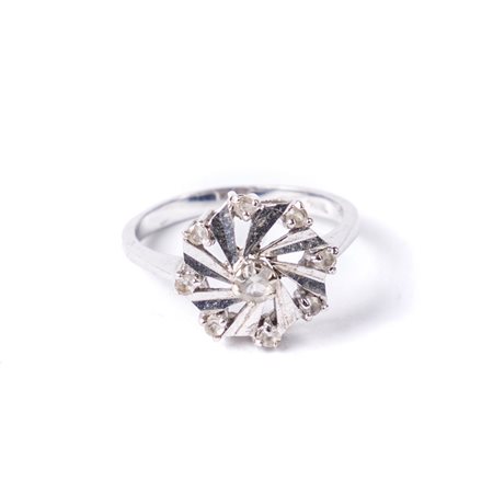 ANELLO in oro bianco 18 KT e zaffiri bianchi