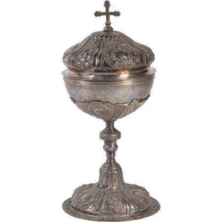 PISSIDE in argento riccamente sbalzato a mano