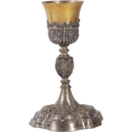 CALICE in argento riccamente sbalzato a mano
