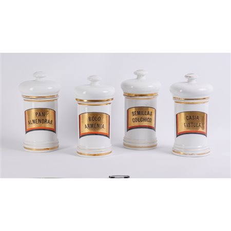 QUATTRO VASI da farmacia in porcellana bianca