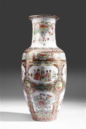  Arte Cinese - Vaso Canton in porcellana 
Cina, XX secolo .