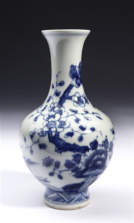  Arte Cinese - Bottiglia in porcellana bianco/blu 
Cina, XX secolo  .