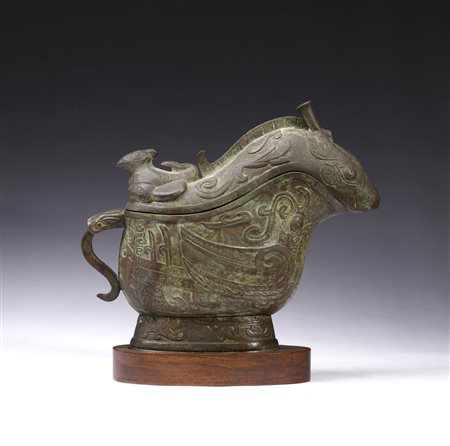  Arte Cinese - Vaso zoomorfo in bronzo 
Cina, XX secolo .