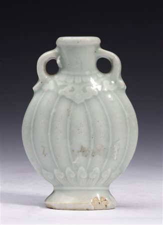  Arte Cinese - Piccola fiasca della luna con invetriatura celadon
Cina, dinastia Qing, XVIII secolo o anteriore .