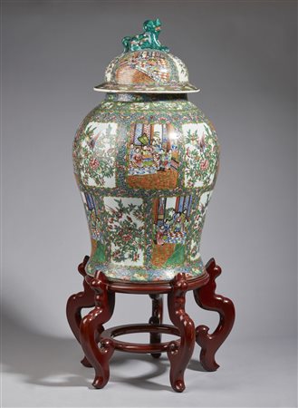  Arte Cinese - Grande potiche in porcellana Canton 
Cina, tardo XIX secolo .