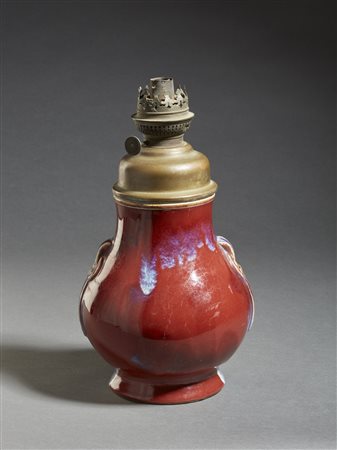 Arte Cinese - Vaso lanterna sang de boeuf 
Cina, tardo XIX secolo .